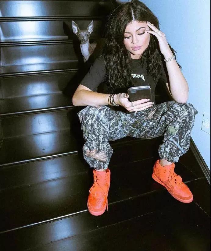 nikeairyeezy灰白真假对比,nikeairyeezy2回到未来