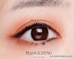 怎么画眼妆才不显脏,想学画眼妆今年最流行的眼妆