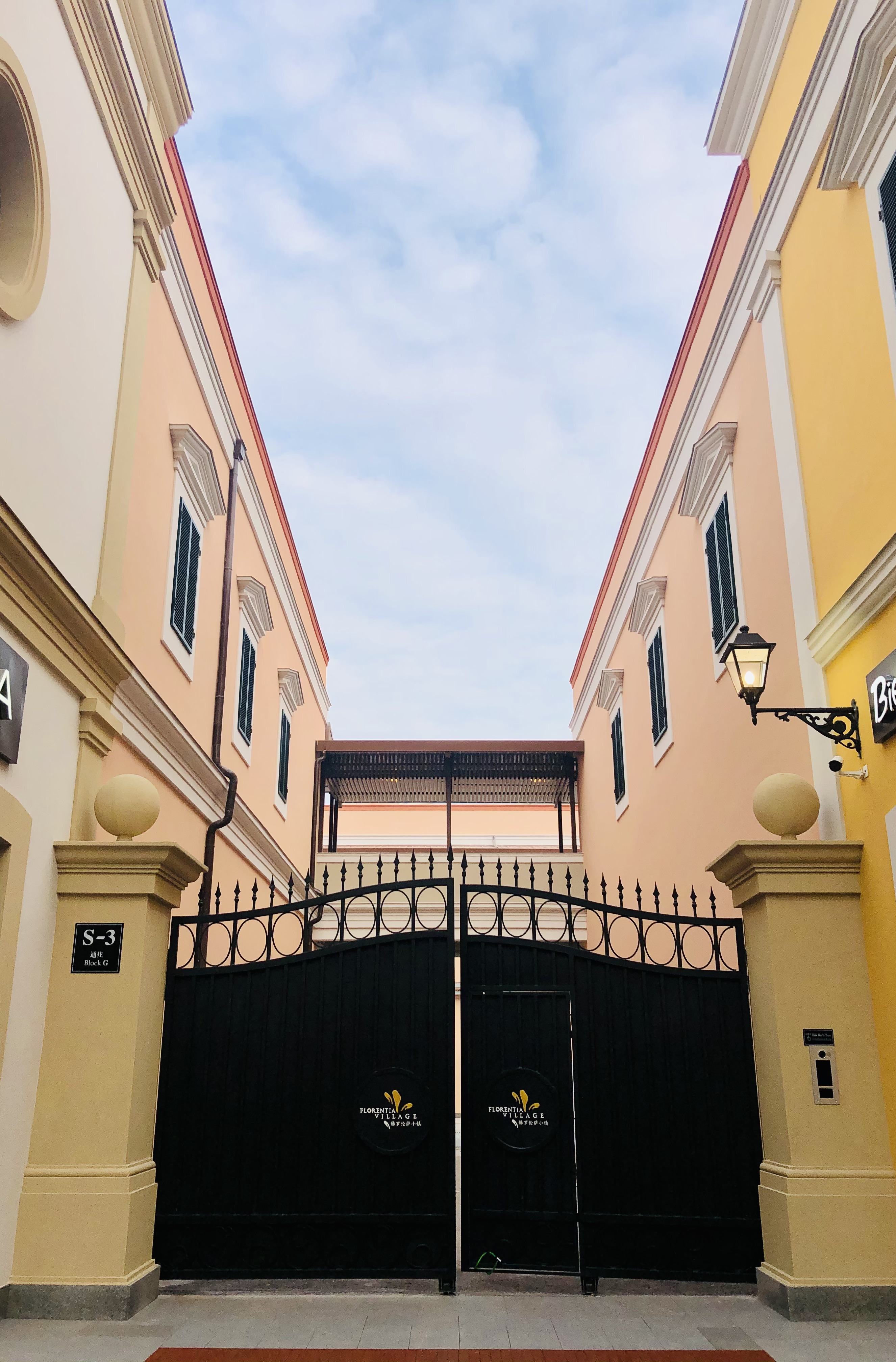 重庆佛罗伦萨小镇有哪些品牌,重庆佛罗伦萨小镇免费车