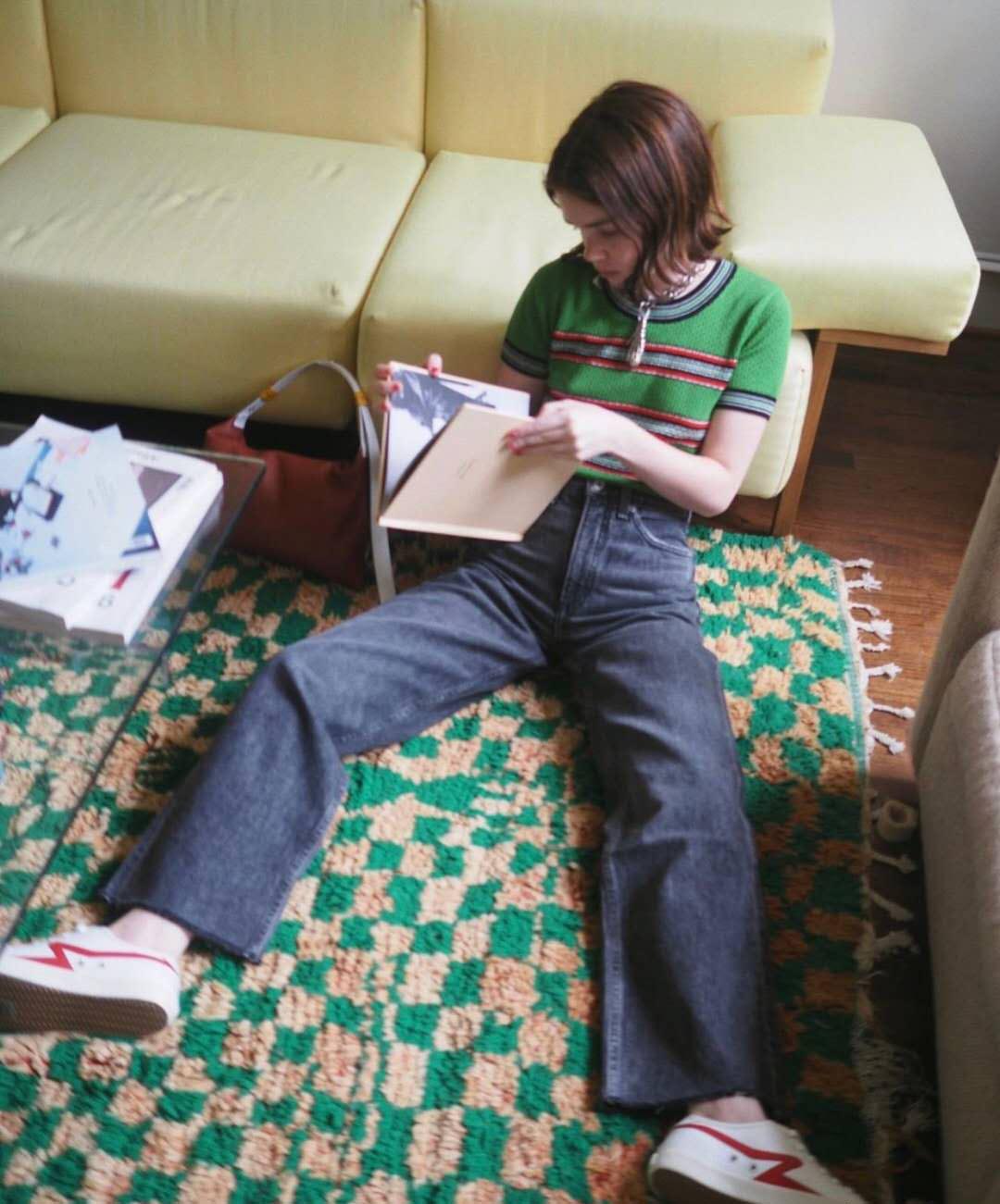 简单利落的颜色和款式搭配,好看的绿色与橙色搭配