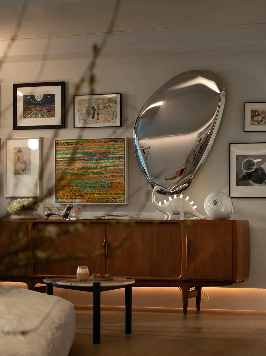 她从欧洲背回月球灯，“明明如月，何时可掇”，把家变成了艺术馆