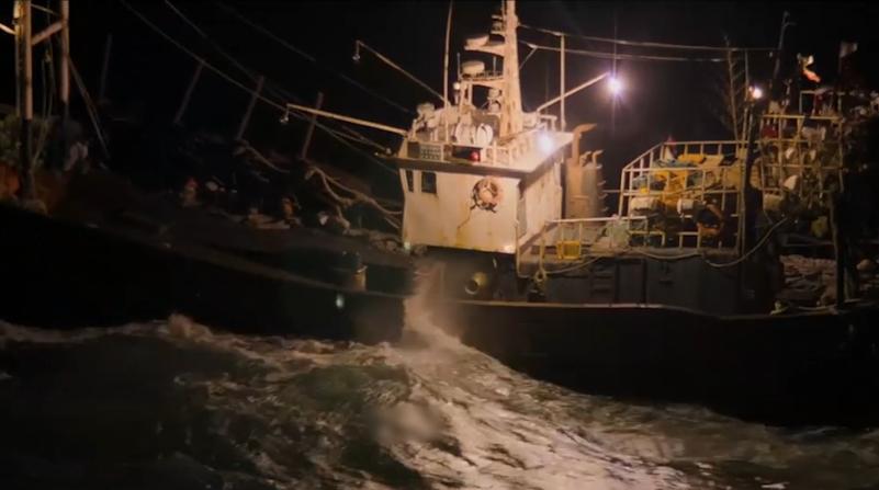 2010年,33人出海钓鱿,却只回来11人,他们经历了什么?