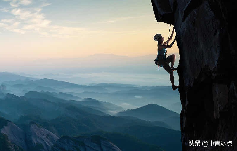 滑雪场惊险一幕男子坚持一分钟,男子滑雪场摔伤恢复