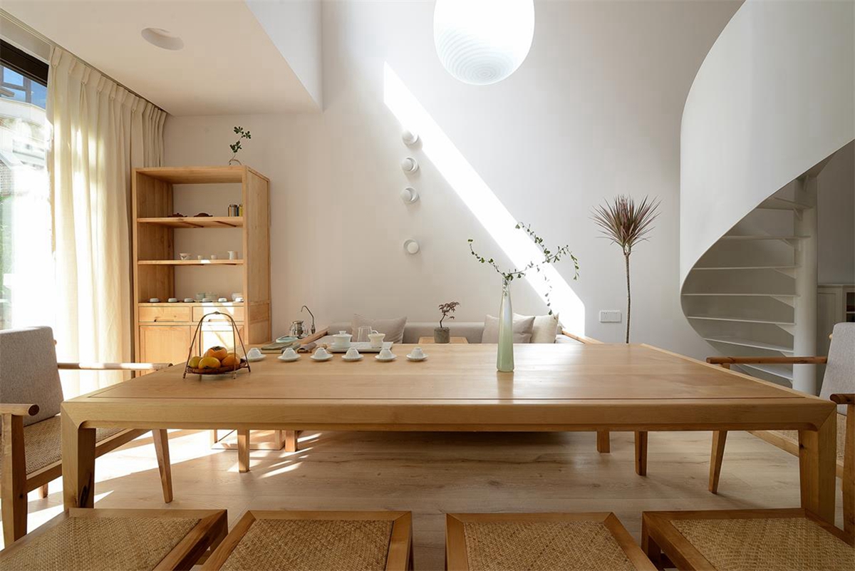 小城的生活简简单单普普通通,很向往学生时代的生活