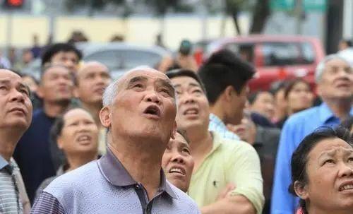 吃瓜一词由来,吃瓜一词的来历