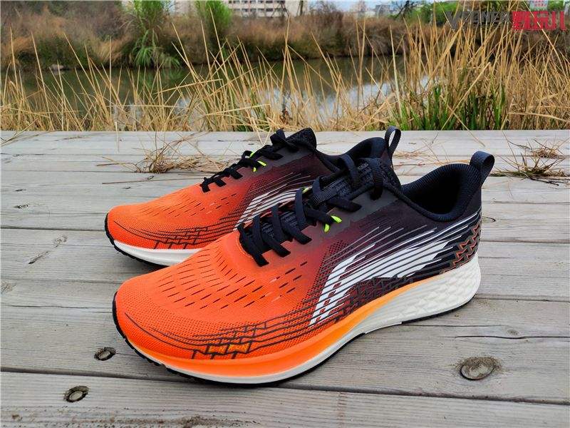 推荐一款好穿的男士运动鞋,好穿的小白运动鞋男士有哪些