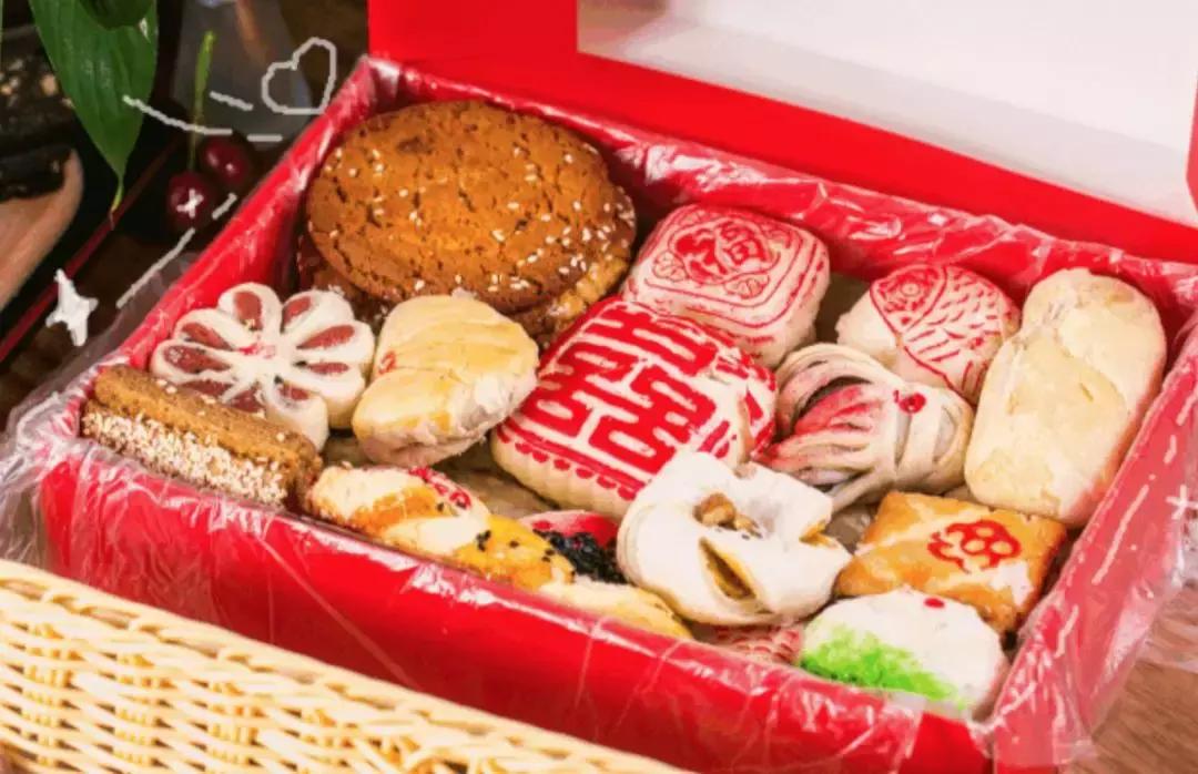 天津特色美食天津煎饼果子 (天津风味小吃三绝)