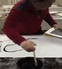 贾玲在沙发上翘二郎腿搞笑图片,贾玲跷二郎腿动图下载