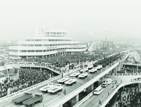 九十年代跃进131车厢多长多宽,90年代南京跃进ca131货车图片