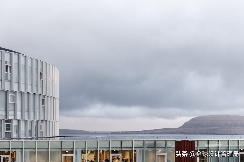 大雀巢格拉西尔学院进入法罗群岛起伏的景观