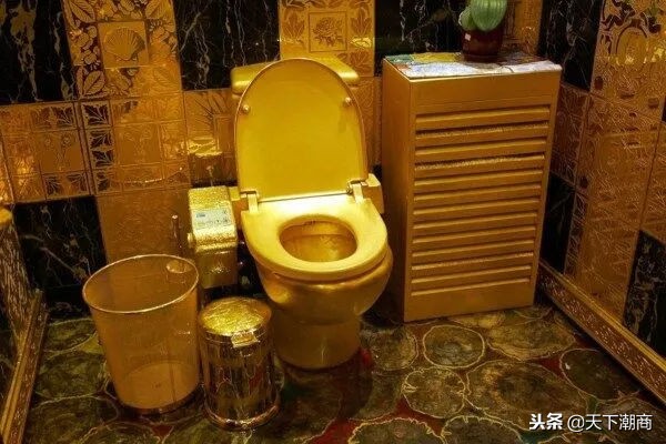 这位潮商曾用760斤黄金打造世界最昂贵金厕所，被称为“香港金王”