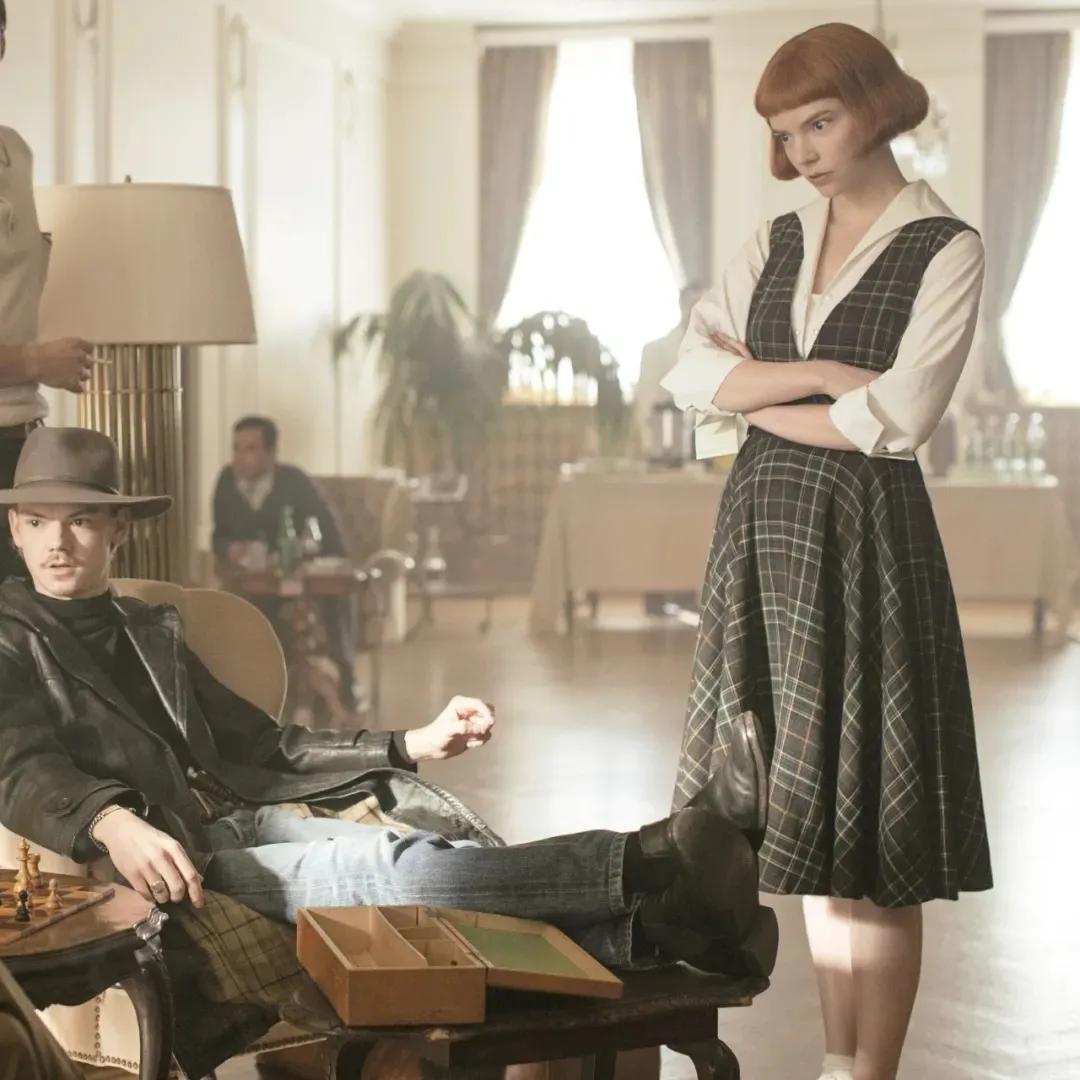 比起《女王的棋局》，女王的衣橱才是经典所在