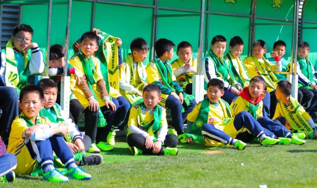 公益圆梦大使,公益助力足球梦捐赠