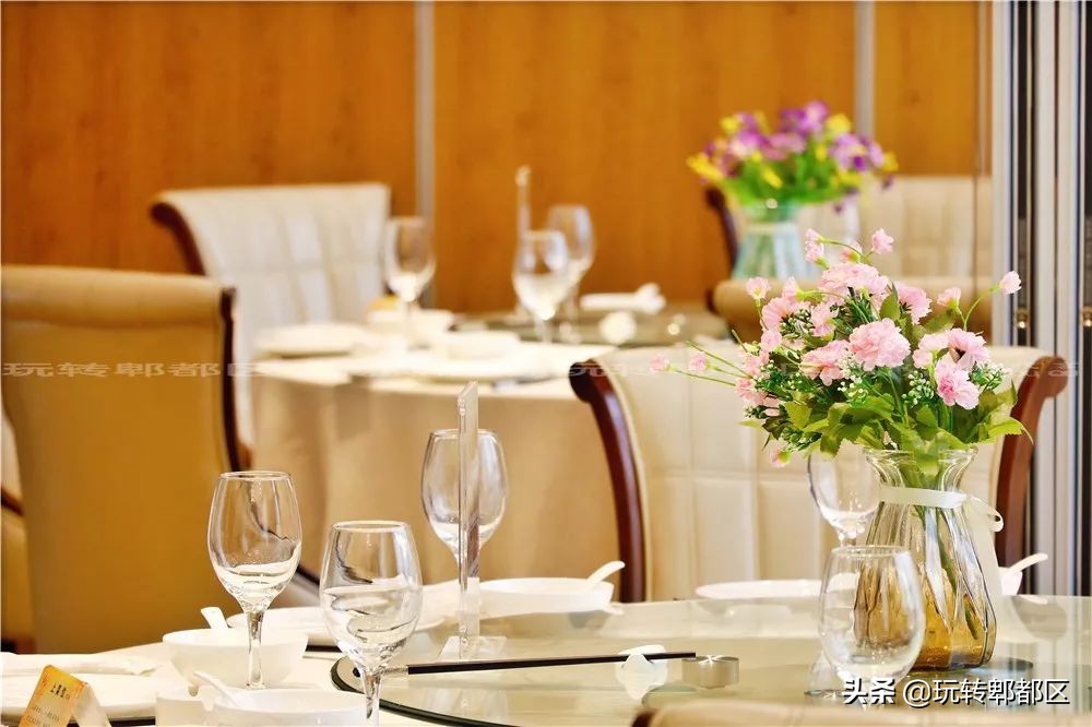 北有全聚德，南有兰烤鸭！云南小刀鸭入驻大蓉和，惹火郫都吃货圈