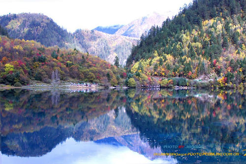 有路天堂通九寨，此中仙境任盘旋