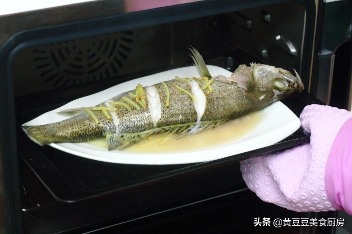 蒸海鱼是凉水上锅还是开水上锅,清蒸海鱼要多少分钟