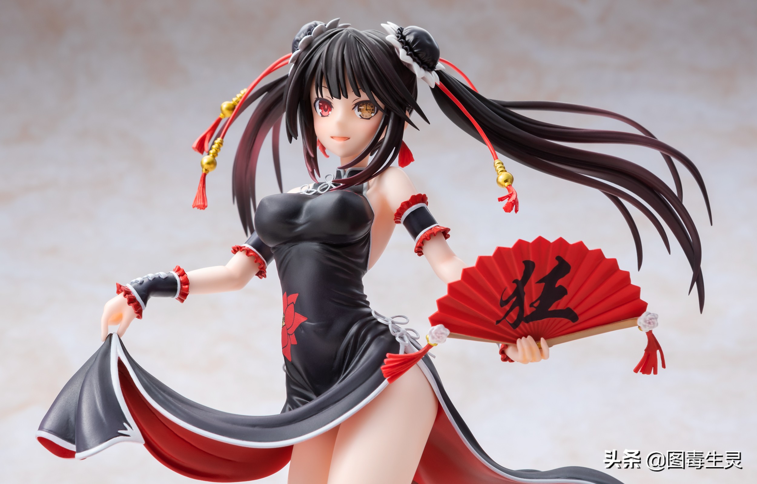 手持狂字折扇身穿黑红旗袍-时崎狂三爆乳中华娘造型手办