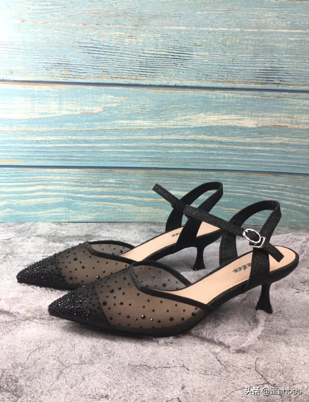 一双好看的高跟凉鞋,银色尖头高跟凉鞋高级穿搭