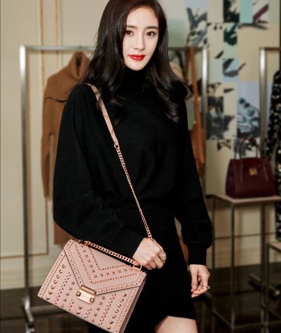 男人女人你们应该如何看待这些包，难道是贫穷限制了我的想象吗？