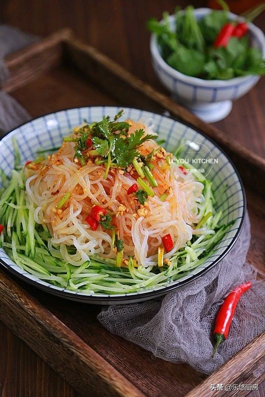 减脂凉拌酸辣大白菜,酸辣家常菜减脂