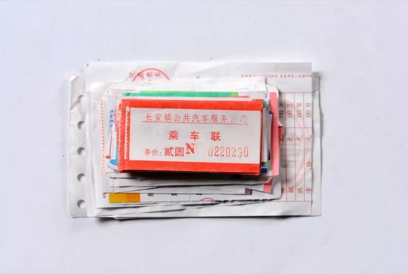 他用20年,拍下了流水线上的一代“打工人”