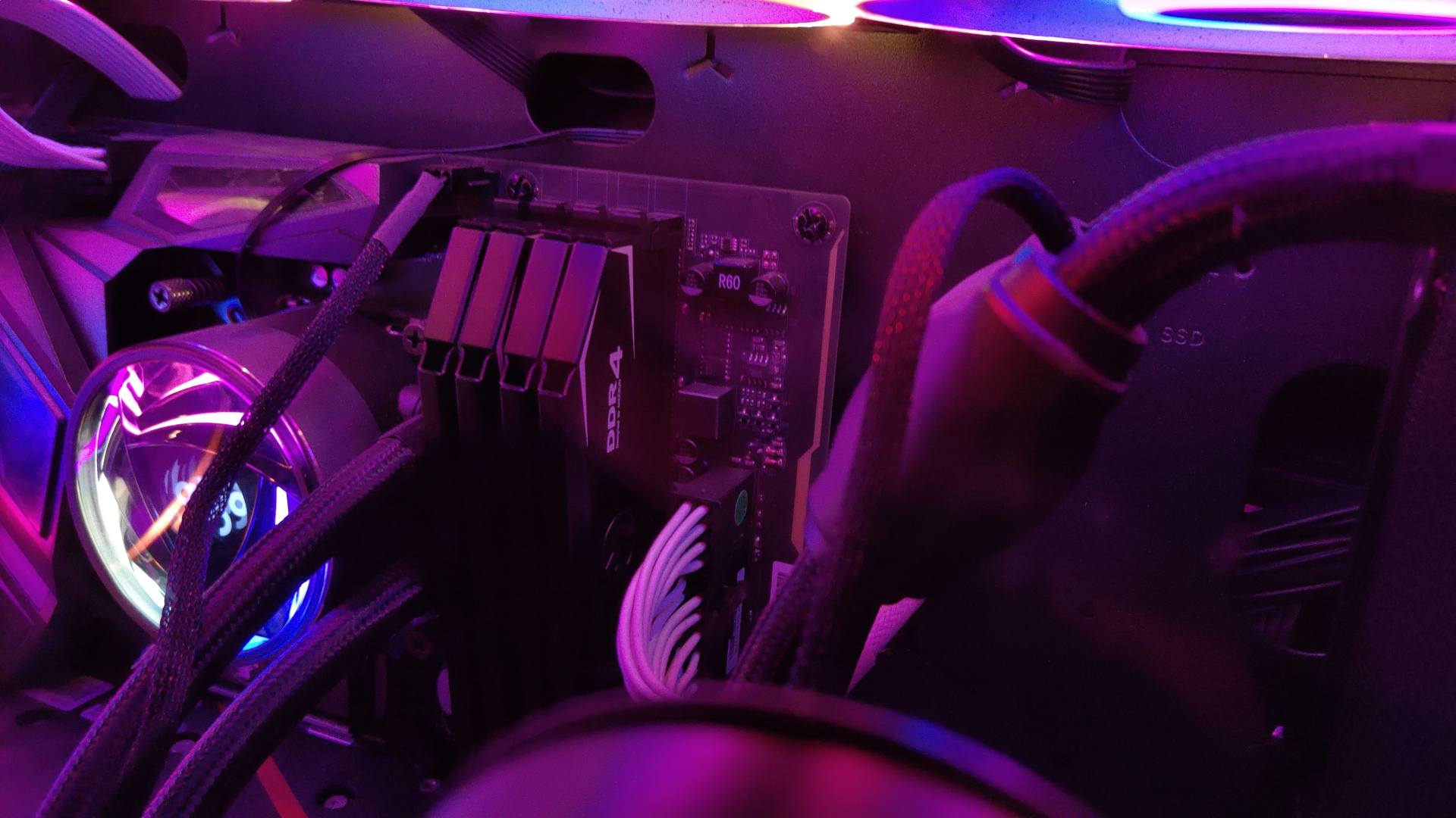 机箱玻璃侧板有必要换亚克力的吗,亚克力侧板对itx机箱影响大吗