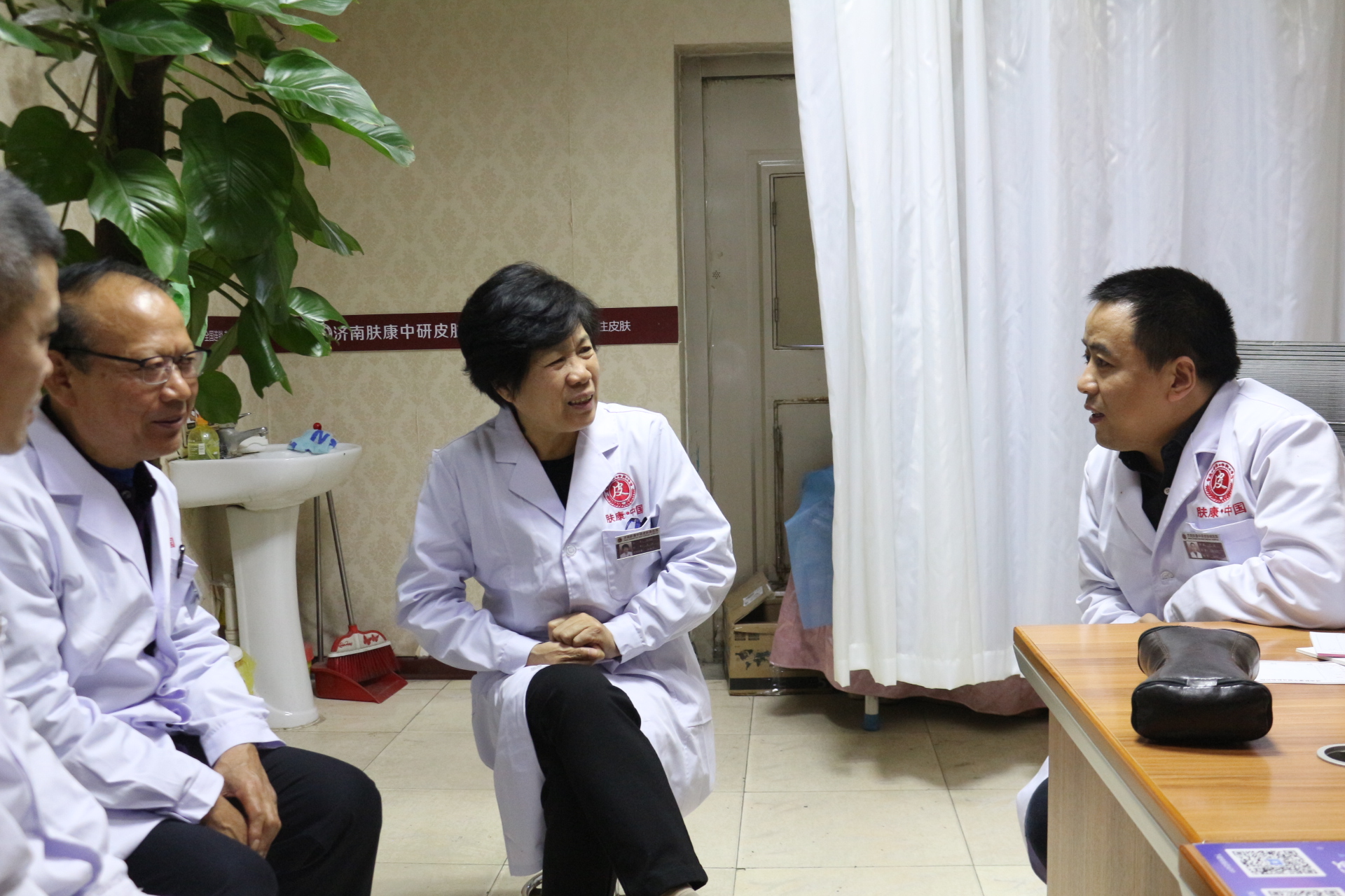 怎样治疗青春痘最有效的方法,怎样治青春痘最有效的方法