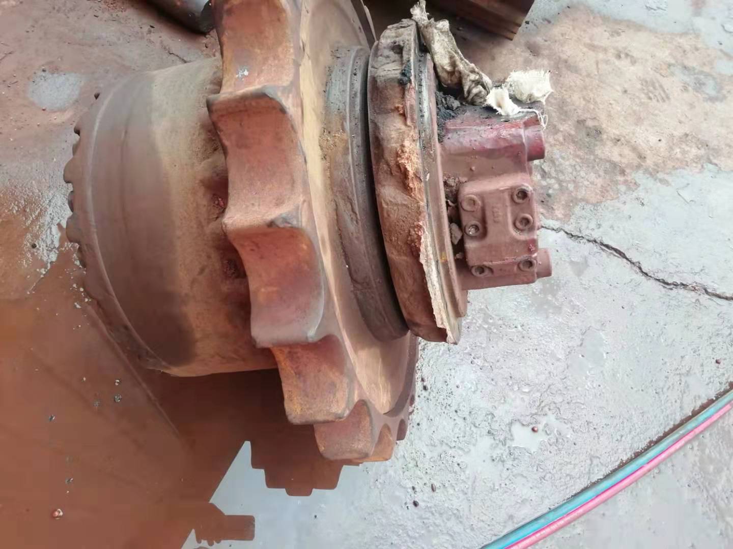 湖北小松挖掘机多少钱,小松300挖掘机参数