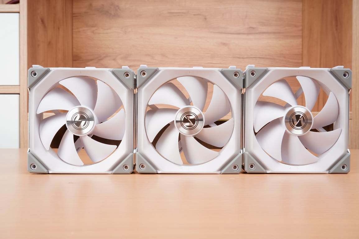 联力包豪斯mini机箱大小,联力包豪斯mini能横装吗