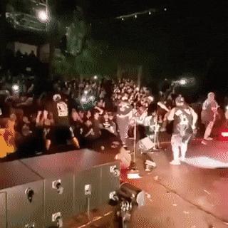 看了整整七分钟，他们最终还是上去了