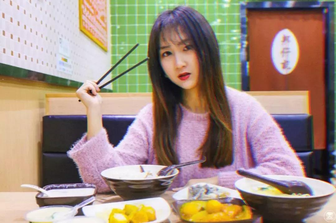 扎根杭州20年的香港人用一碗鱼丸粗面，带你来到了香港街头