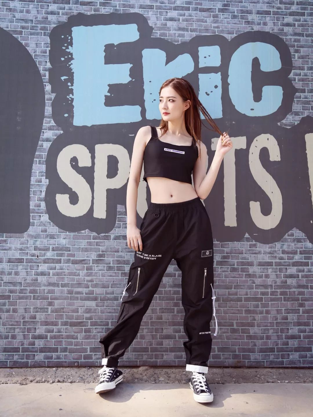 微胖怎么穿上衣配工装裤,160120斤微胖女生穿搭工装裤卫衣