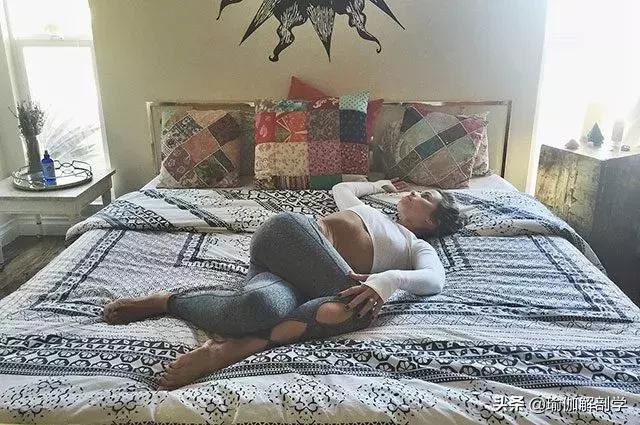 睡前助眠瑜伽15分钟深度睡眠,睡前十分钟瑜伽助眠视频