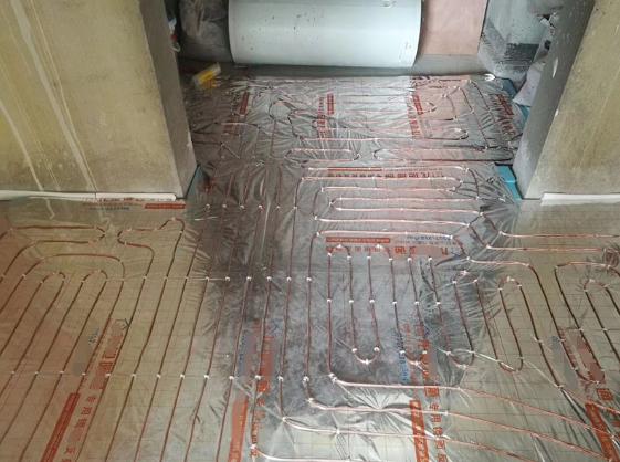 电地暖和空气能地暖优缺点,空气能地暖无水的好还是有水的好