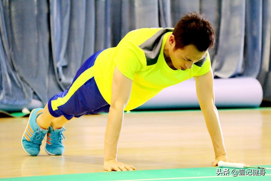 俯卧撑的进阶训练,俯卧撑进阶训练方法