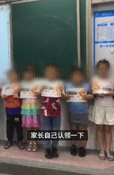 包书皮是对开学最大的仪式感,开学第一天给孩子包书皮