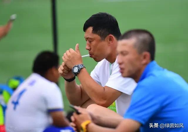 细思极恐！“感谢新冠”的王鹏竟是青训教练，曾当着小球员抽烟