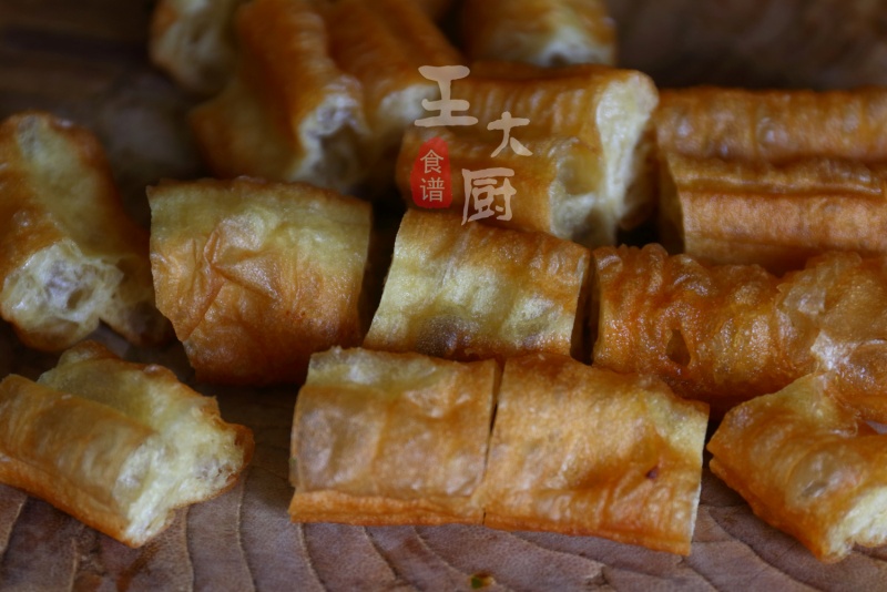 菠菜炒油条的家常做法简单又好吃,油条的家常菜做法简单又好吃