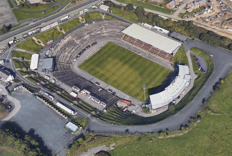 是时候介绍看一下英格兰的橄榄球场了，至少能达到英乙水准