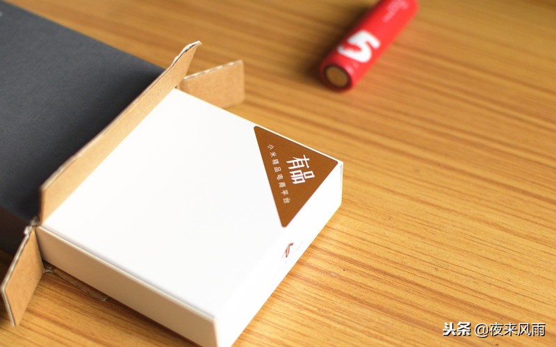 小米有品新品：原装进口机芯，轻派超薄石英表，仅售百元