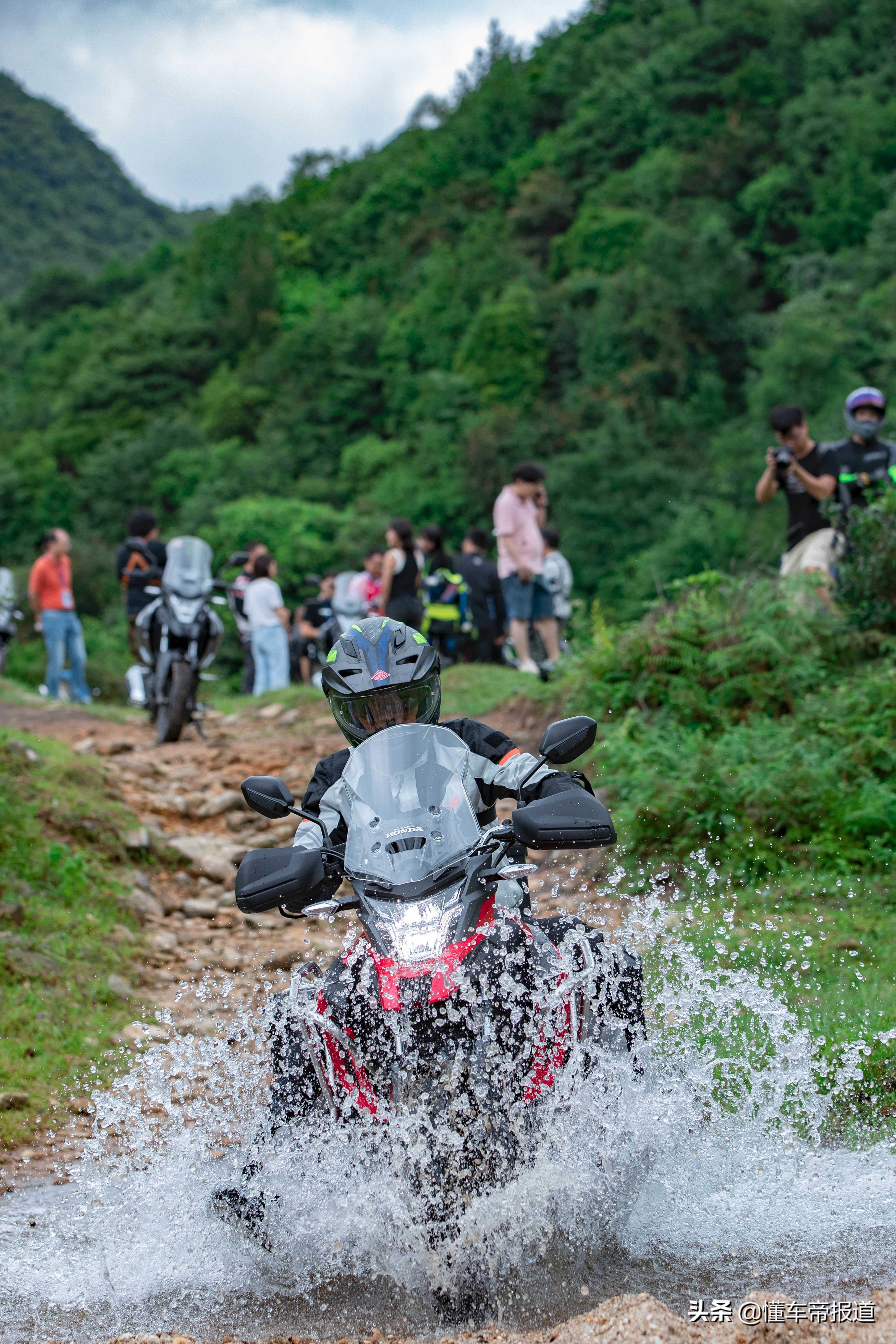五羊本田cb190x最新测评视频,新启程摩托车