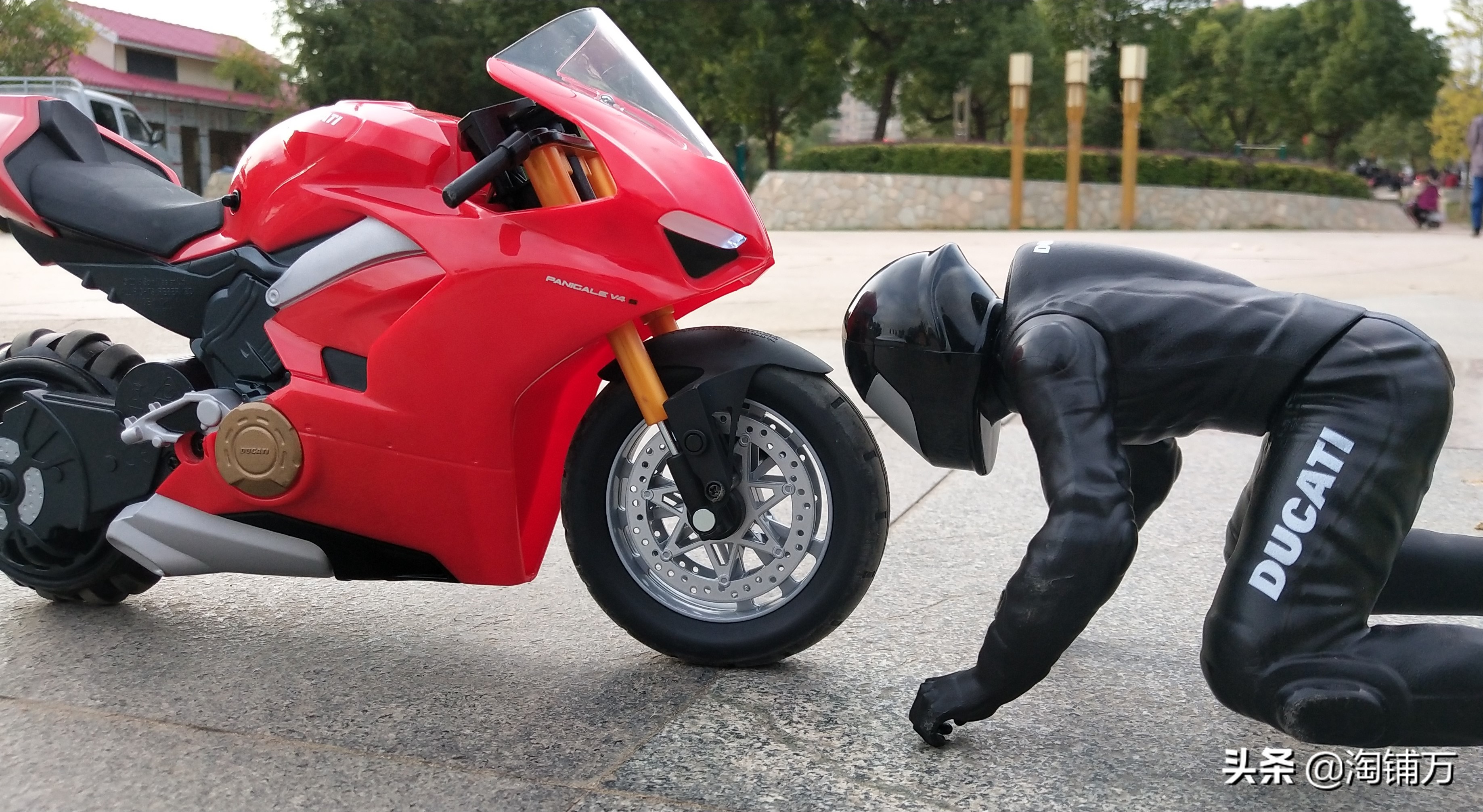 赛科龙巡航摩托车 (杜卡迪智能遥控摩托)