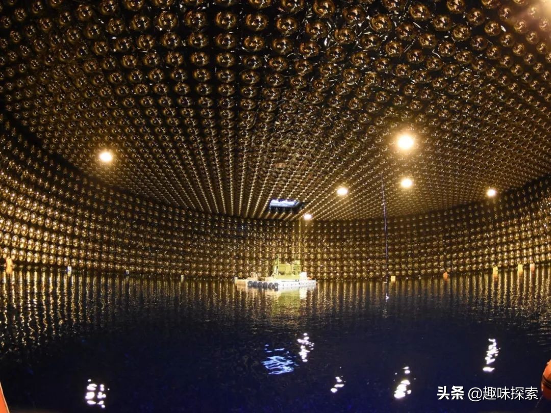 为了捕捉号称“隐形人”粒子，超级K内装满超纯水，能溶解金属