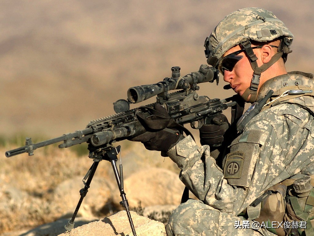 火力凶猛的冲锋枪：为何现代*队军**步兵班不再用，因为“天生”弱点