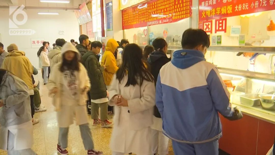 食堂4元成本的小火锅,别人家的食堂十元钱能吃小火锅