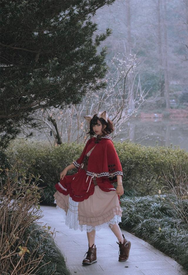 除了军lo以外，这些“骑士风”洛丽塔也不容错过，甜酷lo娘的最爱