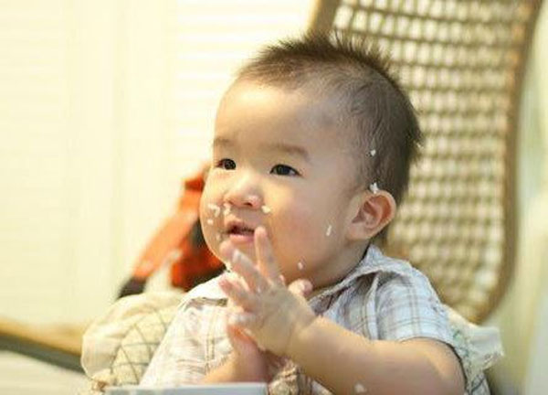 宝宝爱咬嘴唇如何纠正,宝宝爱咬指甲怎么戒掉