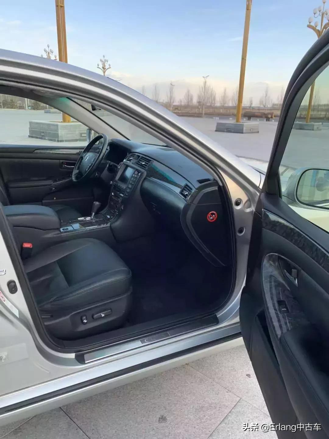 情怀皇冠最经典的12代,全新十六代丰田皇冠