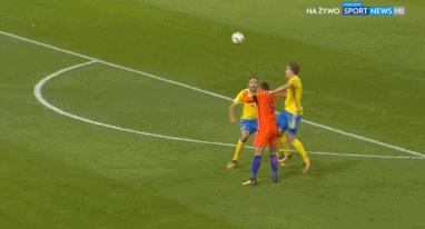 缩小防守面积过程中的手球,主动扩大防守范围手球