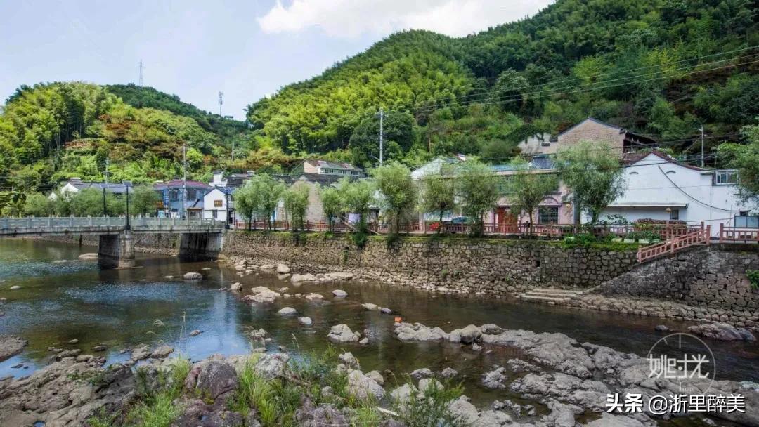 隐藏在深山中的千年古村视频,深山中隐藏着700年的浙江古村